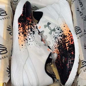 Curry 2 Low FloTro NM Men’s Sz 11 US New w Og Box  3026277-100